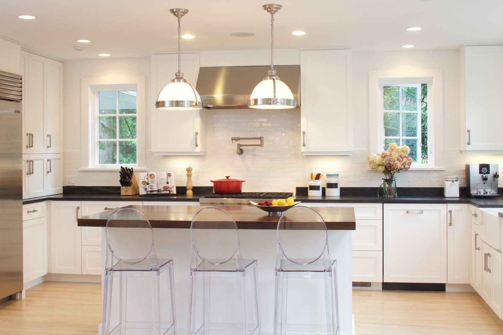 Old Greenwich Kitchen Winner : JWH Design & Cabinetry