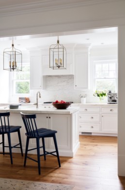 The Classic White Kitchen : JWH Design & Cabinetry