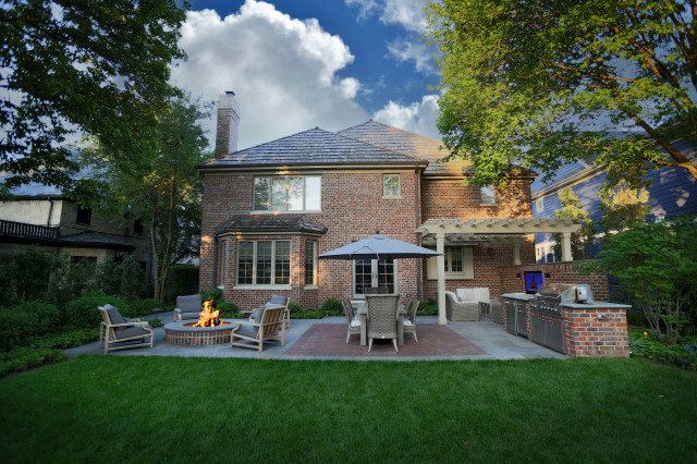 Exploring Outdoor Kitchens : JWH Design & Cabinetry. | photo: HOUZZ