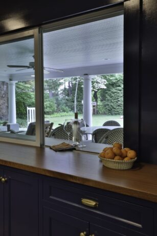 JWH bar connects outdoor kitchen